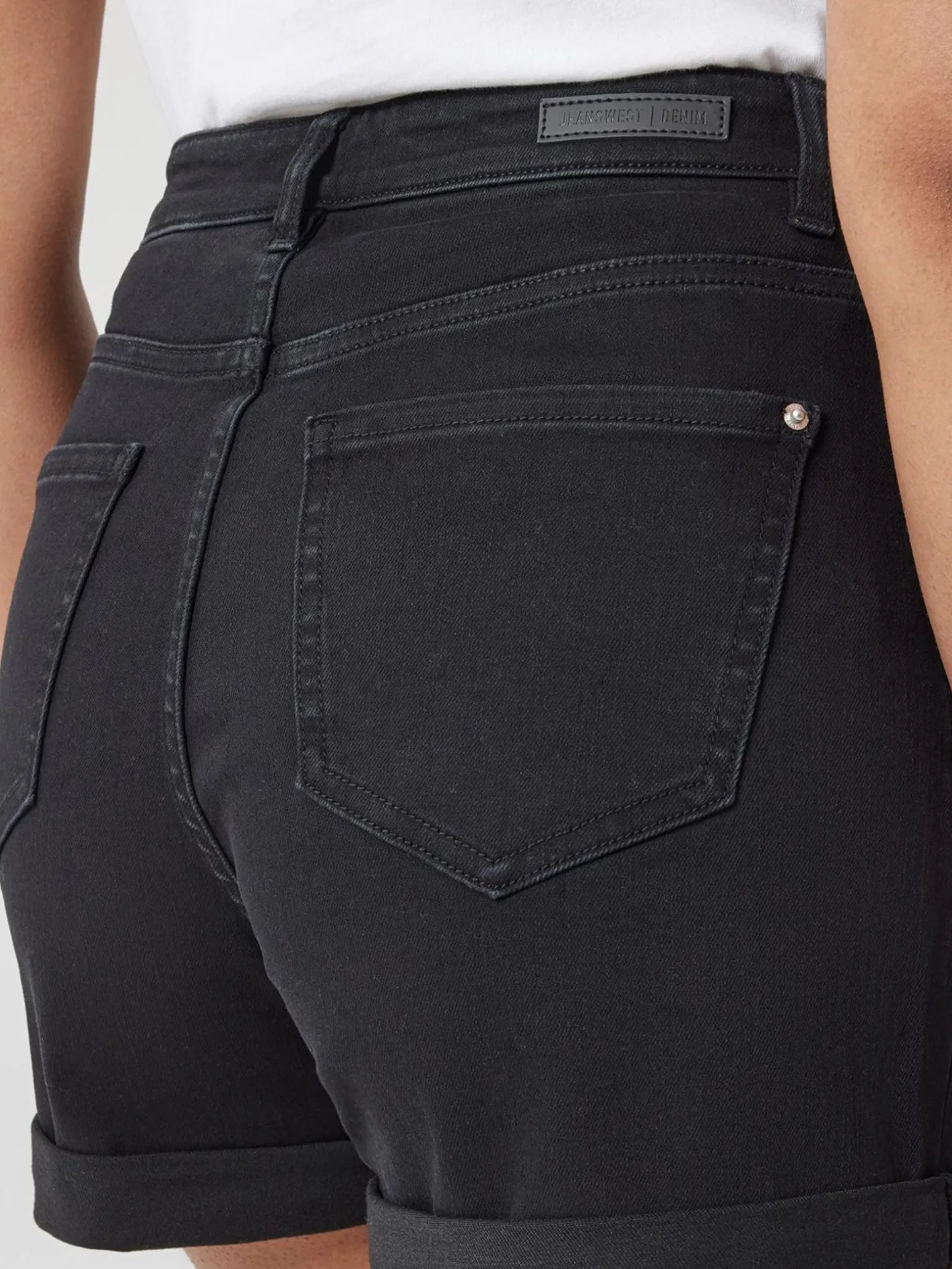 Alexa Boyfriend Short