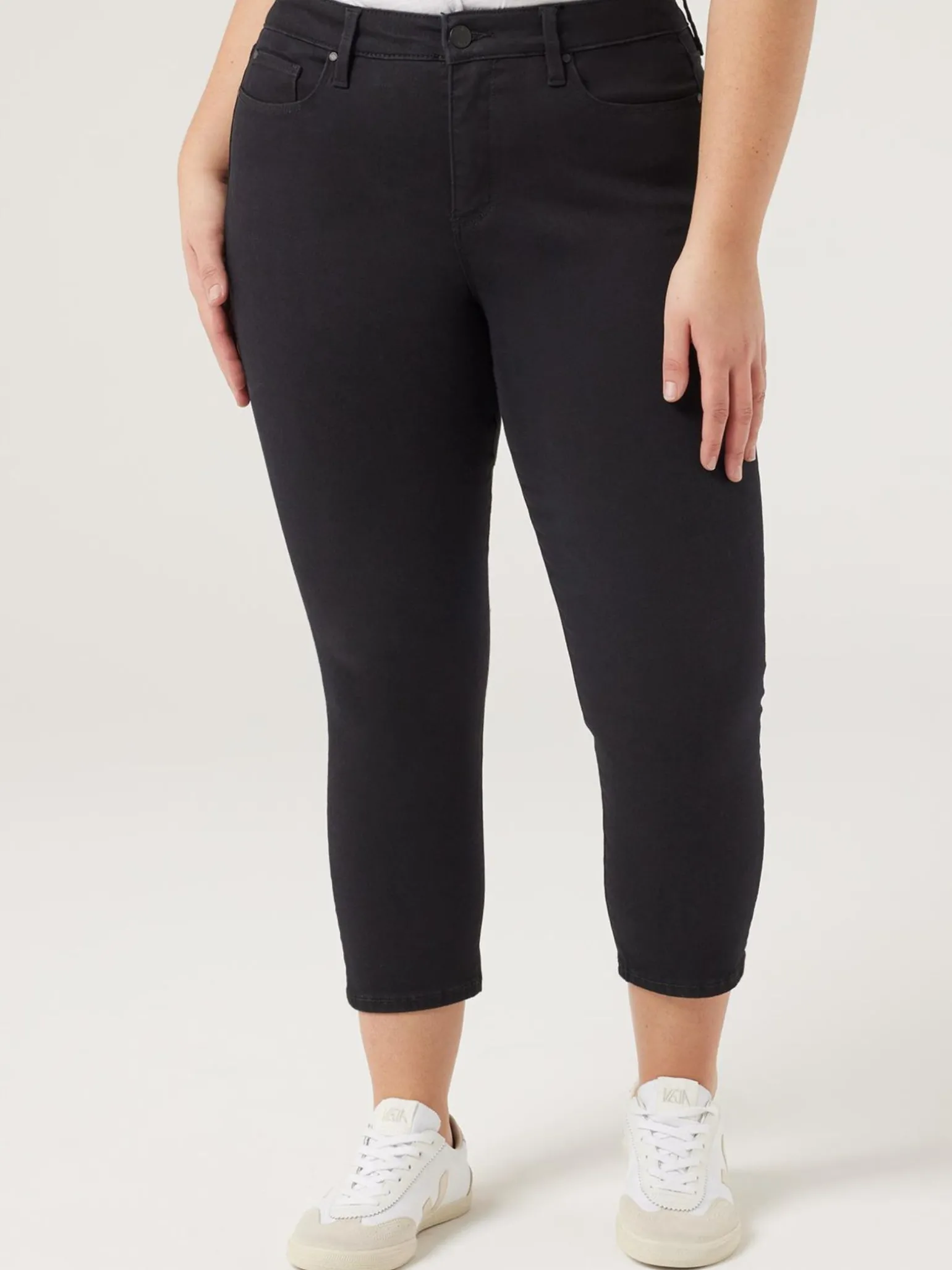 Kara Curve Skinny Capri