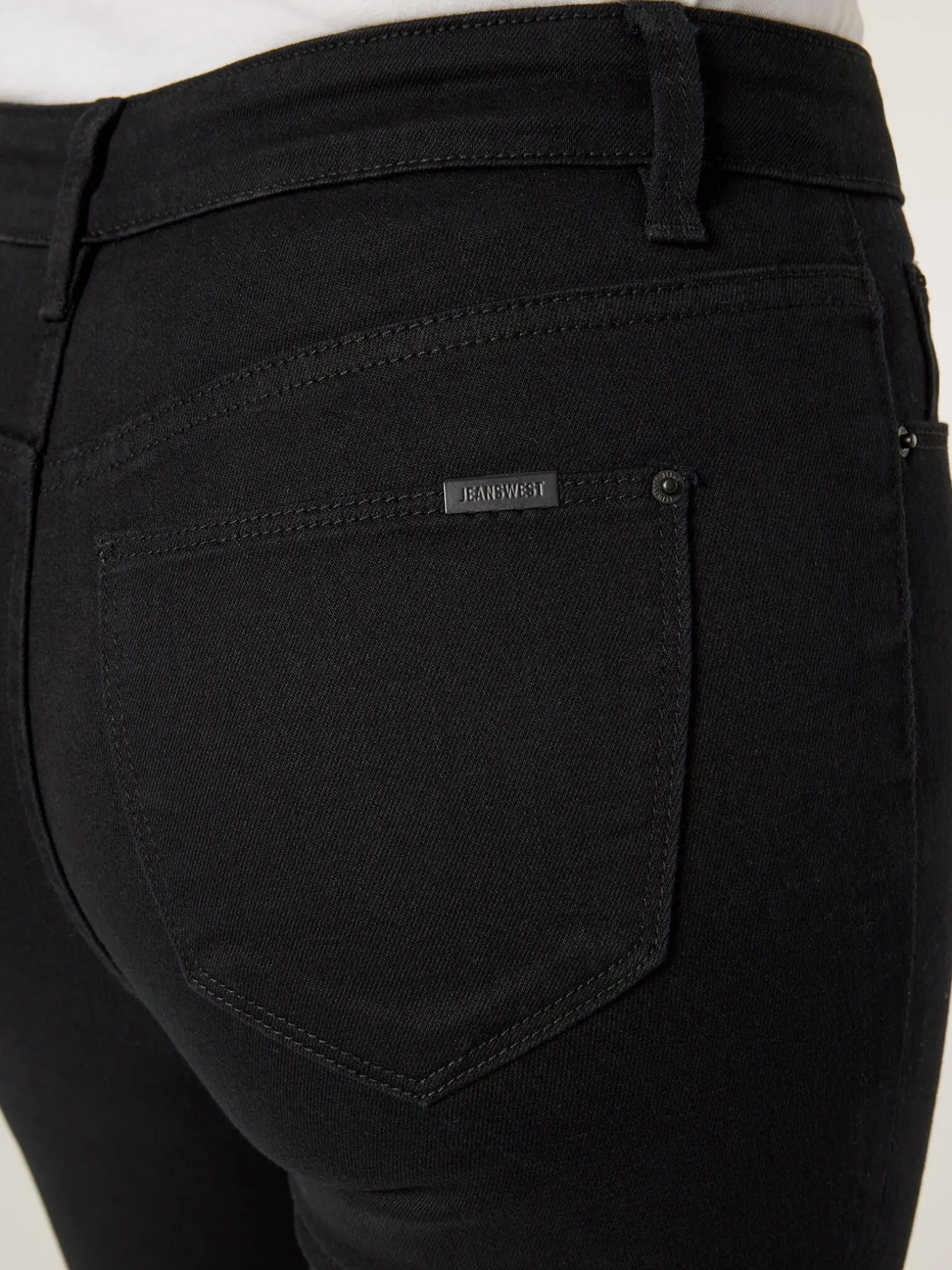 Kara Mid Waist Skinny Capri