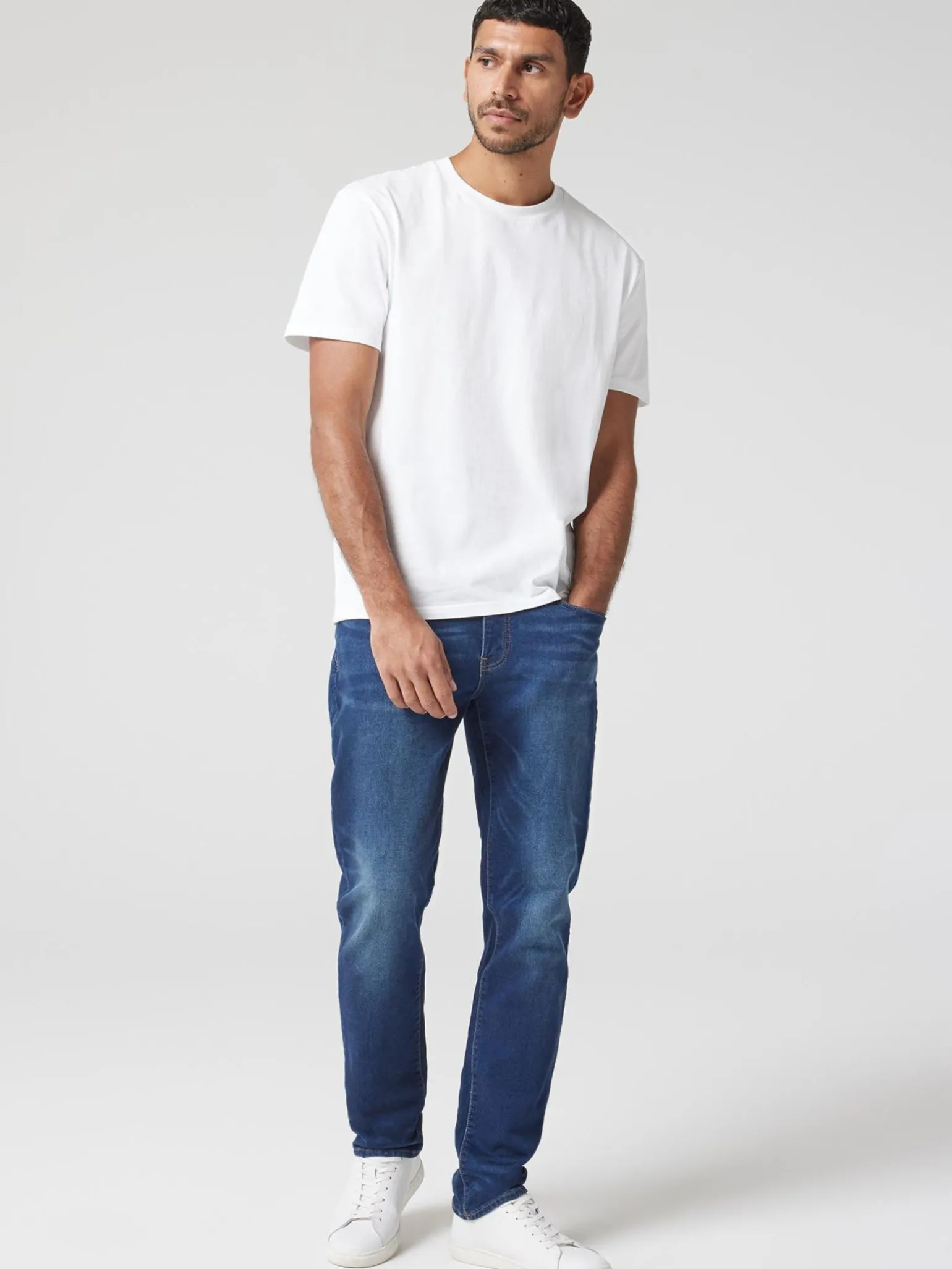 Knit Slim Straight Jeans